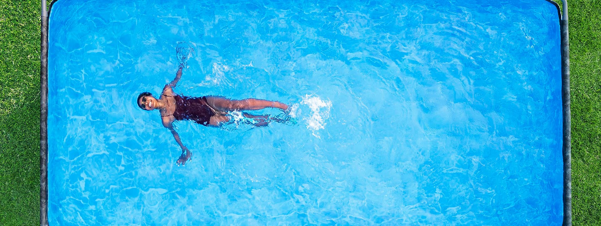 Come pulire l’acqua della piscina dopo la pioggia?