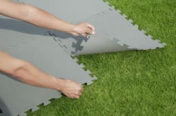 Accessori Piscine e Spa Tappeto sotto piscina fuori terra protettivo e componibile da 50x50 cm grigio Bestway 6