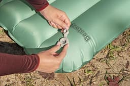 Materassi gonfiabili Materassino matrimoniale da campeggio AdventuRest da 203x142x15 cm Bestway 5