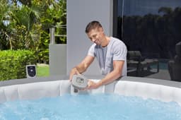 Trattamento chimico dell'acqua Cloratore al sale per idromassaggi gonfiabili Lay-Z-Spa Bestway 4