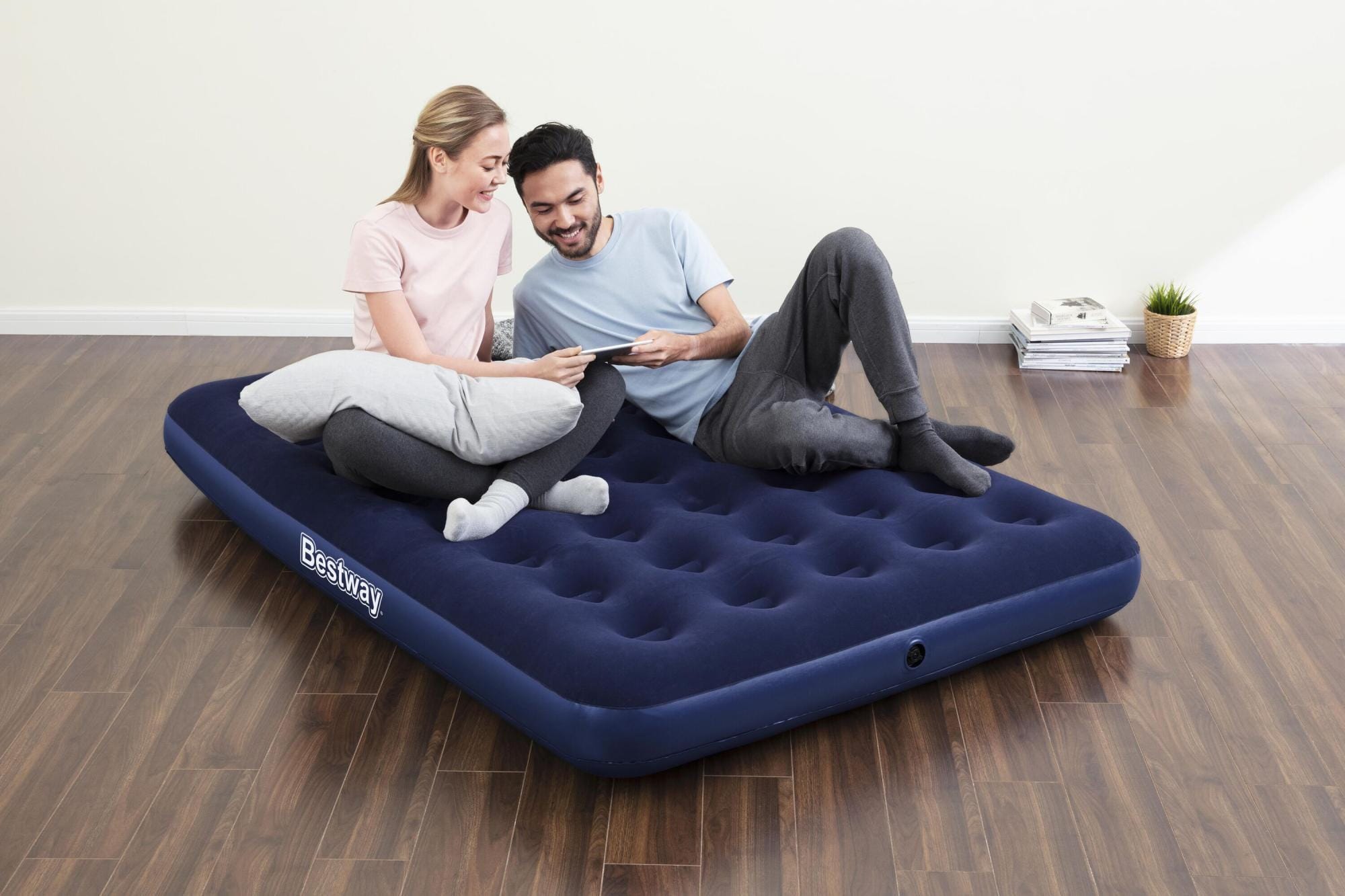 Materassi gonfiabili Materasso gonfiabile matrimoniale da 191x137x22 cm Bestway 2