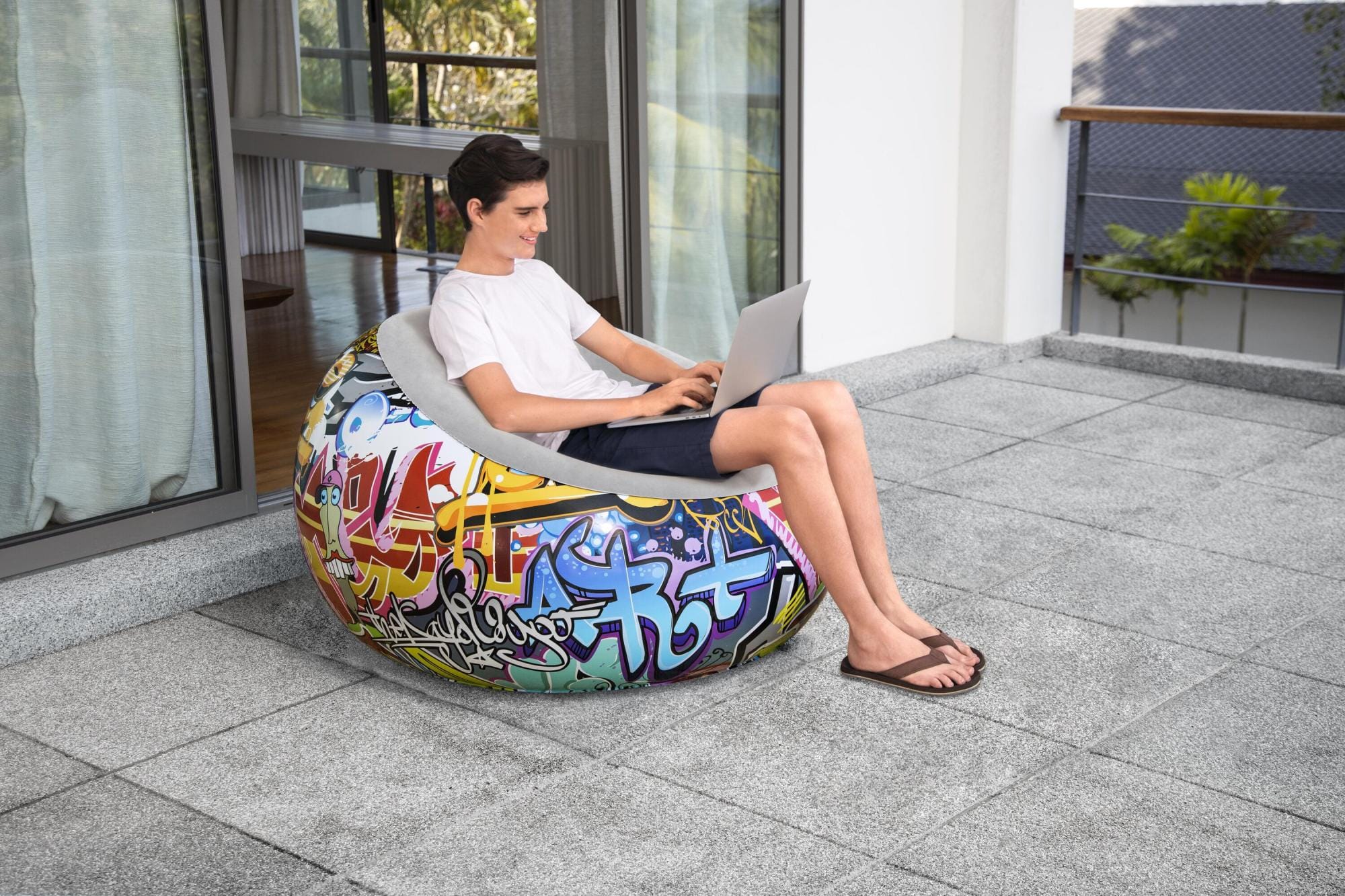 Arredo gonfiabile casa e giardino Poltrona pouf gonfiabile Graffiti Bestway 1